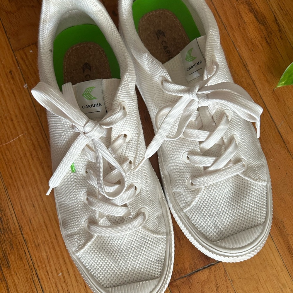 Cariuma White Sneakers